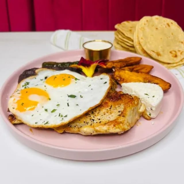 Desayuno con Pechuga De Pollo.